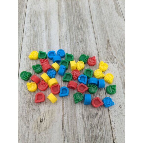 NFL-OPOLY Junior Game Replacement Helmet Markers And 1 Dice - Picture 2 of 3